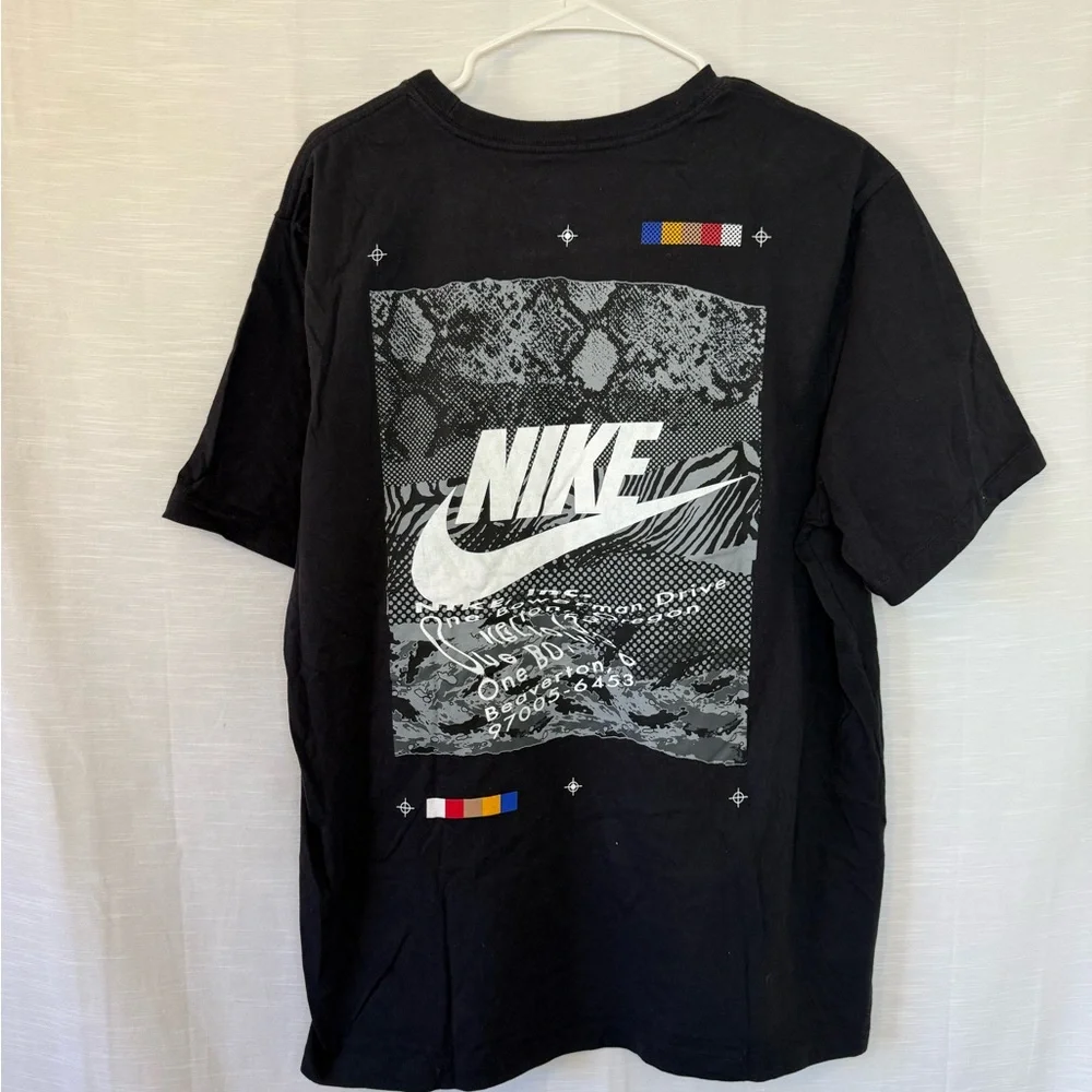 Nike Men's Graphic Black Tee - Picture 3 of 4